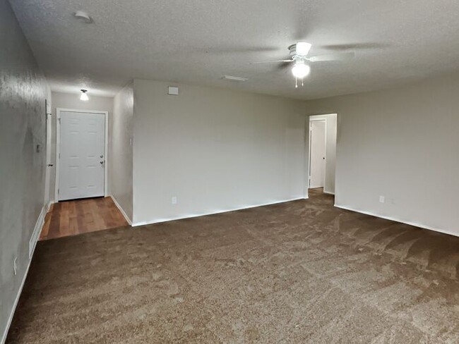 Building Photo - No App Fees. 1 Month Free Rent*