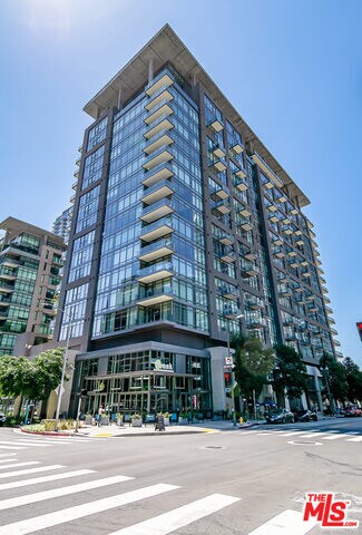 Building Photo - 1100 S Hope St