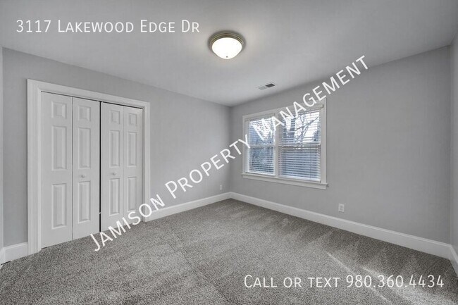 Building Photo - 3117 Lakewood Edge Dr