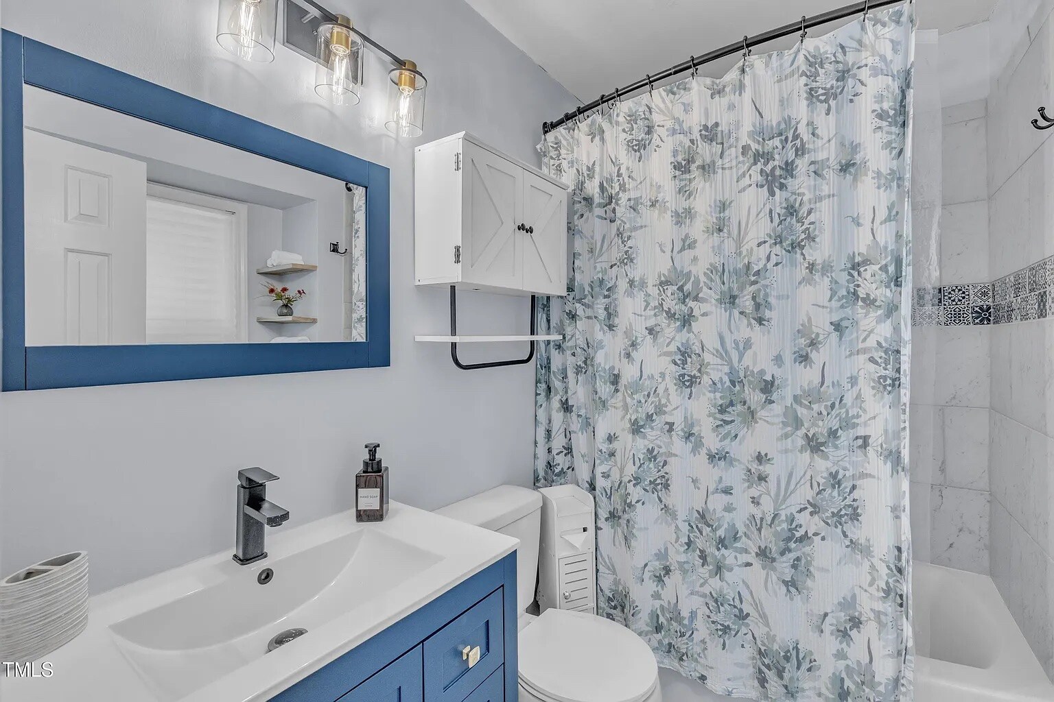 Building Photo - Room in House on Tall Rock Ct