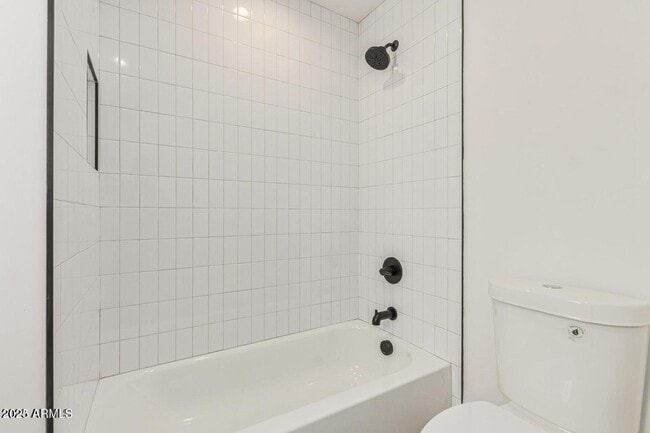 Building Photo - 3016 E Turney Ave