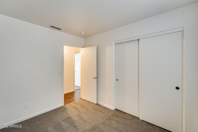 Building Photo - 3024 E Blackhawk Dr