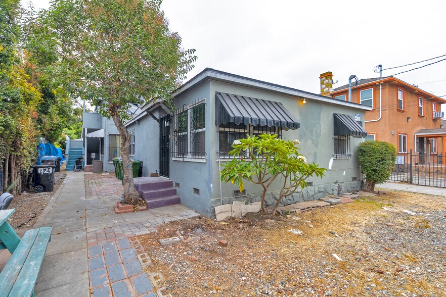 Building Photo - 1723 W 35th Pl