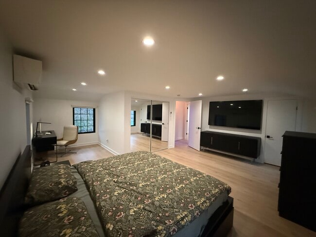 Building Photo - 204 Datura Dr