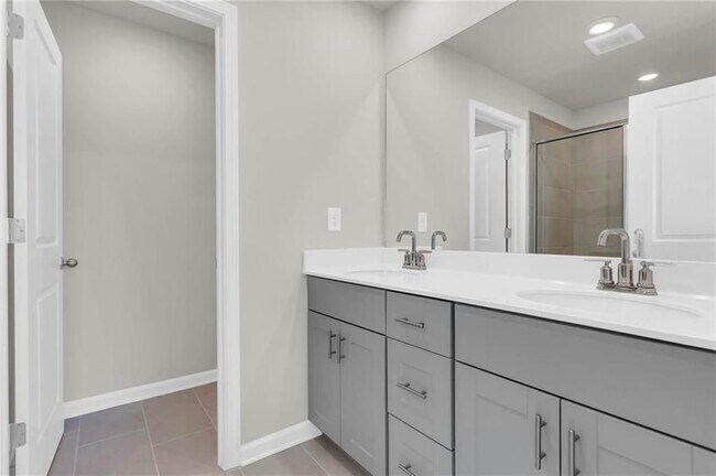 Building Photo - 1645 Villageside Ct