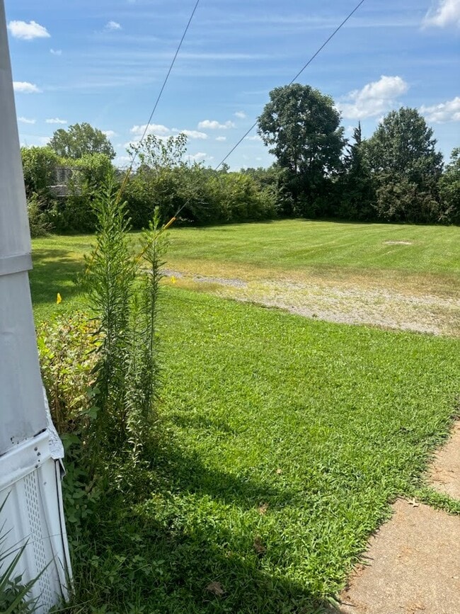 Building Photo - 475 Landis Ln