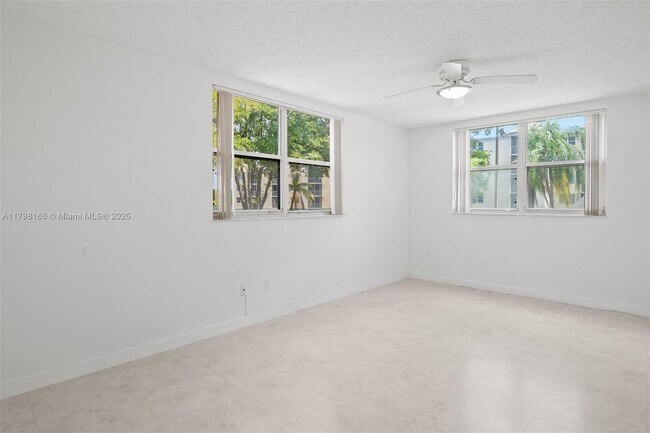 Building Photo - 8373 Lake Dr