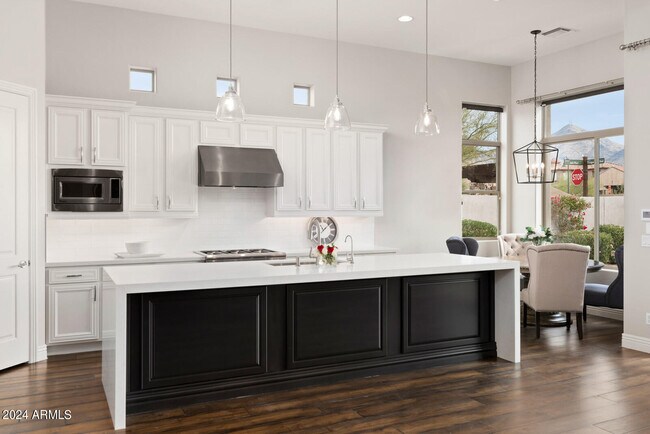 Building Photo - 9901 E Edgestone Dr