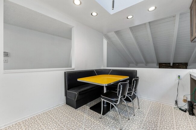 Building Photo - Beautiful 3-Bedroom, 2-Bathroom Home in a Peaceful Neighborhood