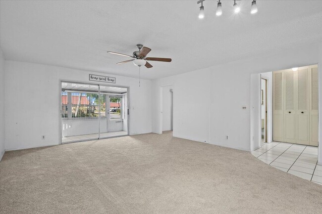 Building Photo - 102 Amherst Ln