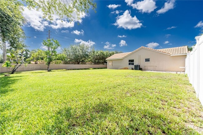 Building Photo - 1840 SW 135th Way