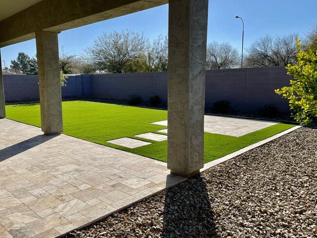 Building Photo - Gorgeous 3 Bed/2.5 Bath + Den Home In Chandler! Gated Community & Upgrades Throughout Home!