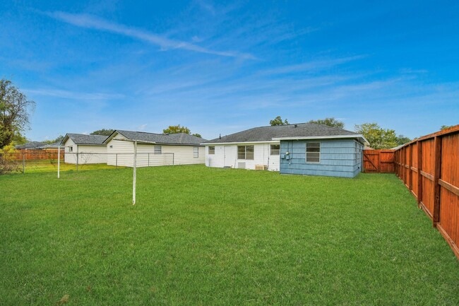 Building Photo - 8534 Fillmore St