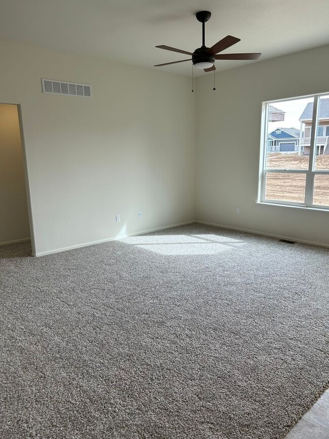 Building Photo - 3 bedroom, 2 bath Ranch floor plan.