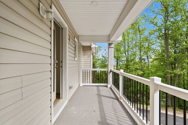 Building Photo - 5116 Shore Dr