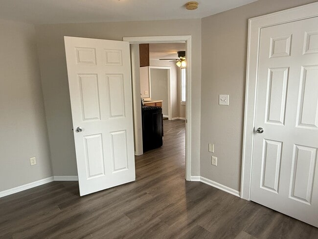 Building Photo - Private 4 bedroom home in West Allis