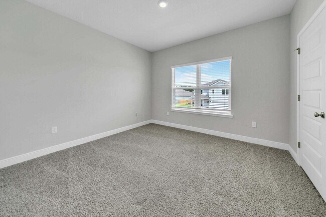 Building Photo - 44 Oak Trees Ln W