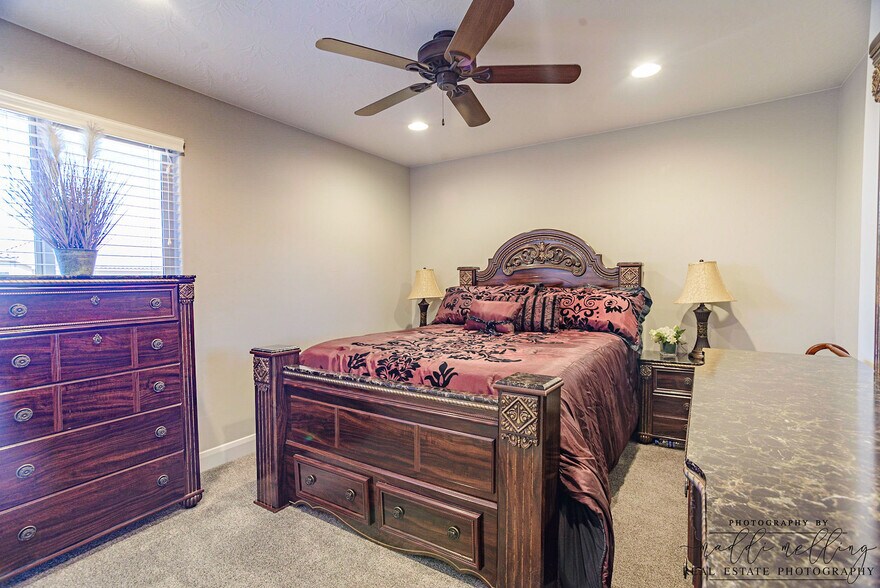 Building Photo - 325 N Red Stone Rd