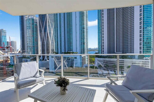 Building Photo - 851 NE 1st Ave