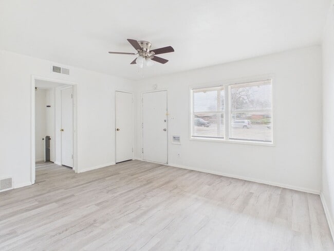 Building Photo - 3008 Westhaven Dr