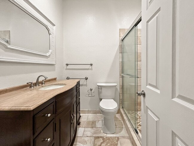 Building Photo - Updated and Move-in Ready Home in Largo! 1bed|1bath