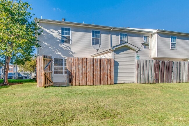 Building Photo - *END UNIT* 2 Bed, 2.5 Bath Townhome in The Cottages at Indian Park