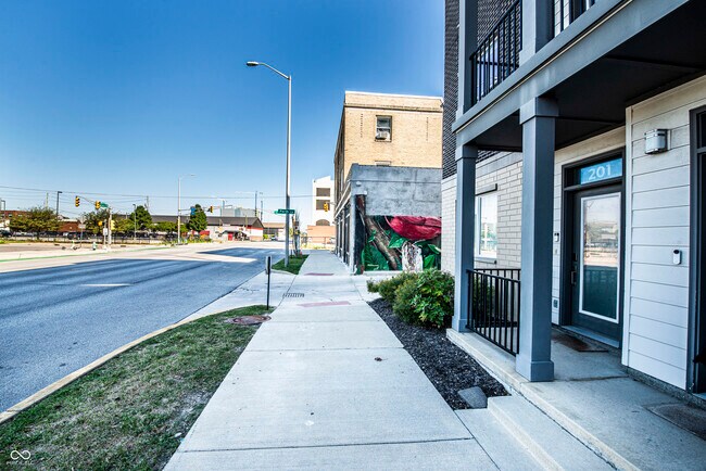 Building Photo - 727 N Illinois St