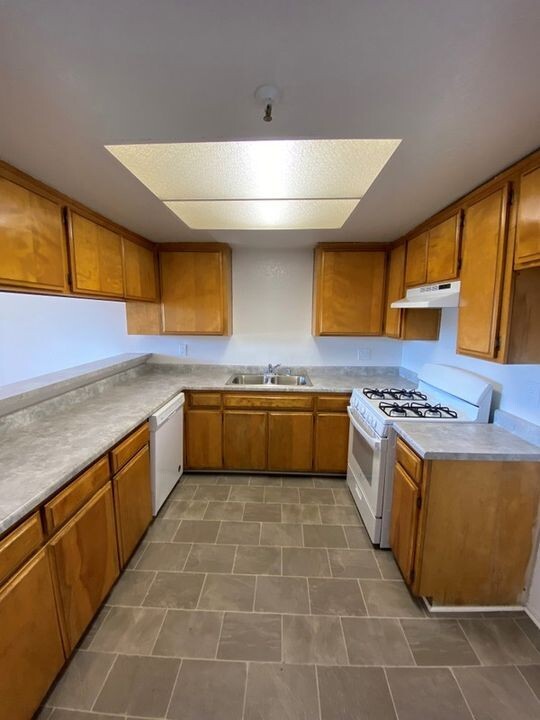 Interior Photo - 14020 Yukon Avenue,
