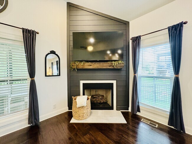 Building Photo - 1268 Easthaven Dr
