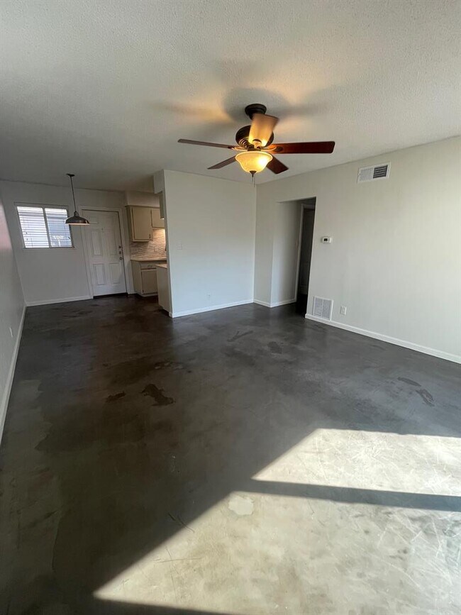 Building Photo - 8005 Pinedale Cove