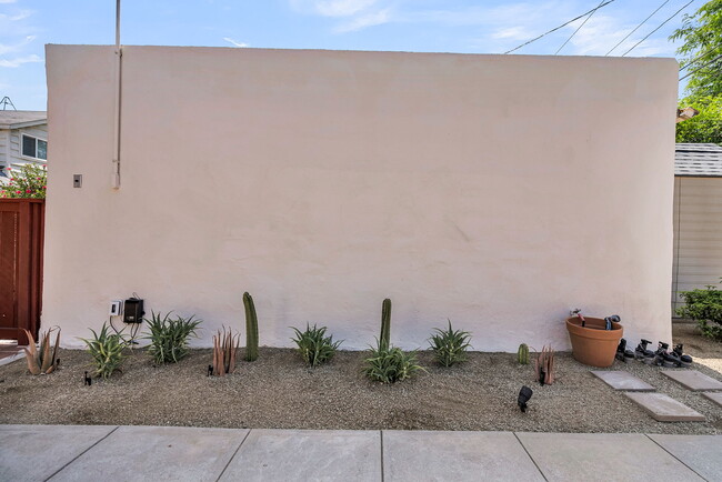 Building Photo - 4654 Merrill Ave