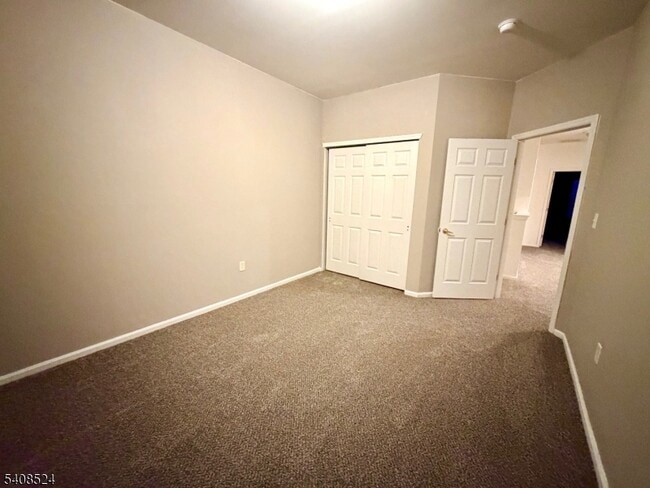 Building Photo - 43 Windsor Dr