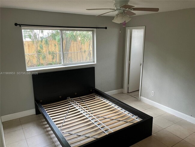 Building Photo - 5730 SW 37th St