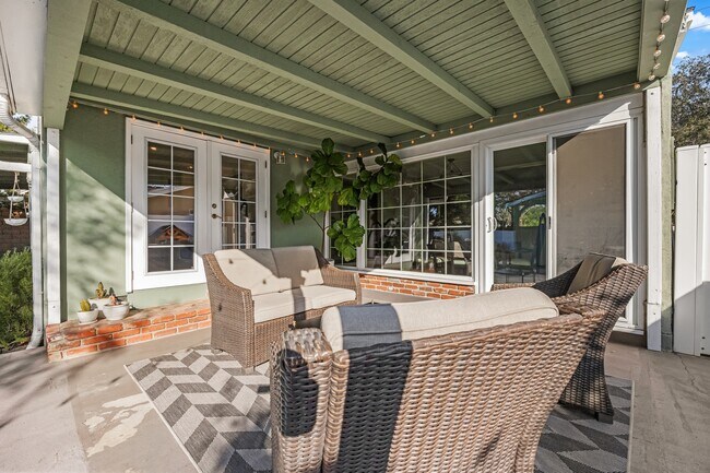 Building Photo - 2510 Santiago St