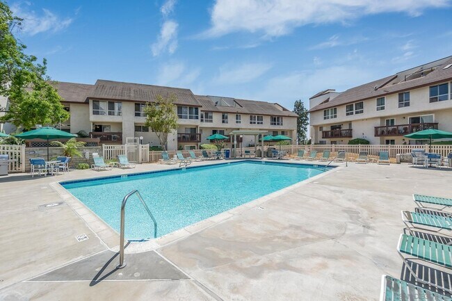 Building Photo - Loft Style One Bedroom Condo in Mission Valley