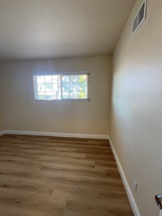 Building Photo - 2753 Kline Cir