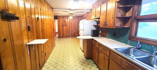 Building Photo - HALF OFF FIRST MONTH RENT! Single family brick home with full unfinished bsmt & detached garage