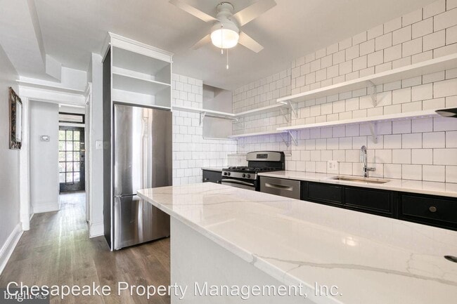 Building Photo - 2 br, 2.5 bath House - 860 W. 33rd Street