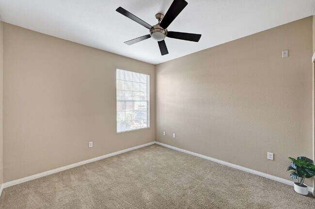 Building Photo - Ground Floor 2BD/2BA Condo in Gated Henderson Community – Resort-Style Amenities!