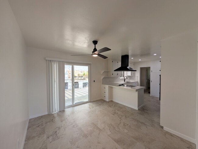 Building Photo - Single Story 3 Bedroom Home in Vista!