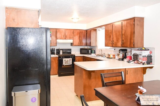 Building Photo - 905 W 370 S