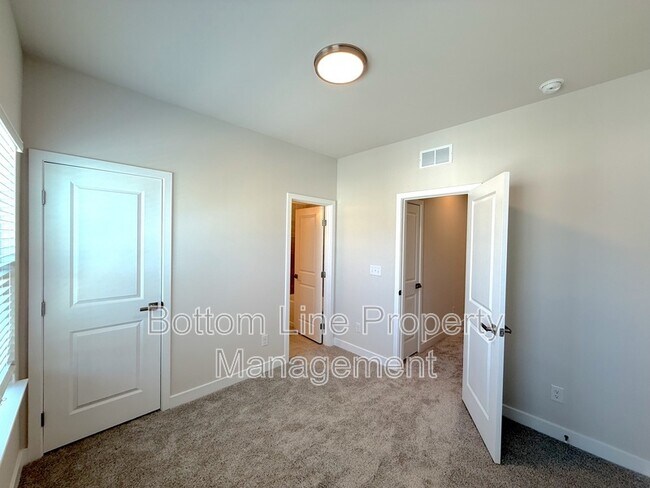 Building Photo - 1520 Samuel St
