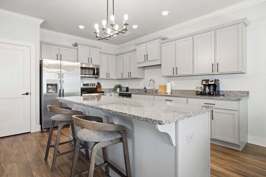 Building Photo - 913 NE Hts Ln