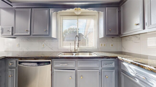 Building Photo - 14715 Woodward Gardens Dr