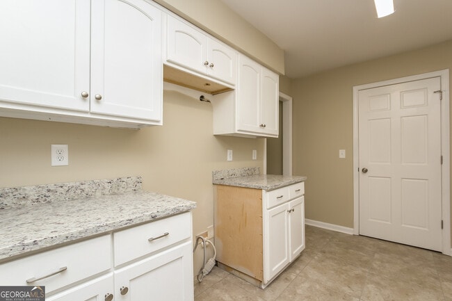 Building Photo - 320 Sumter Dr NE