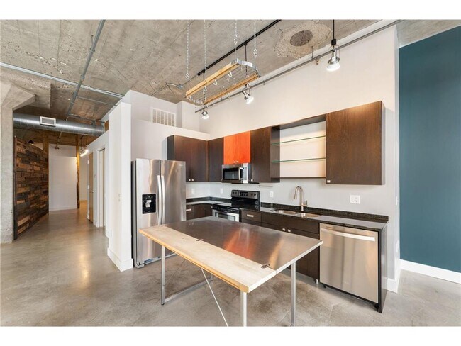 Building Photo - 718 N Washington Ave