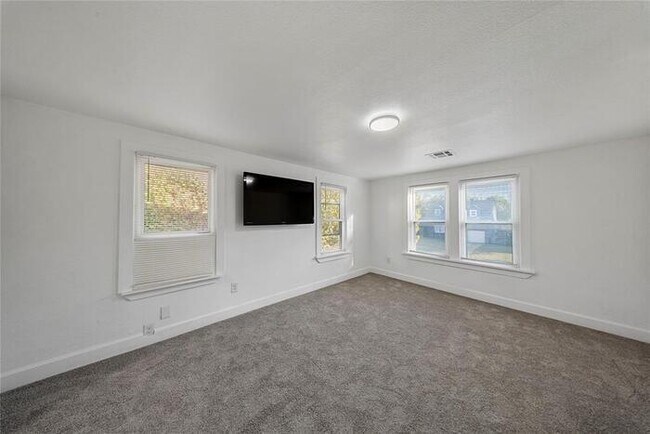 Building Photo - 2421 NW 18th St