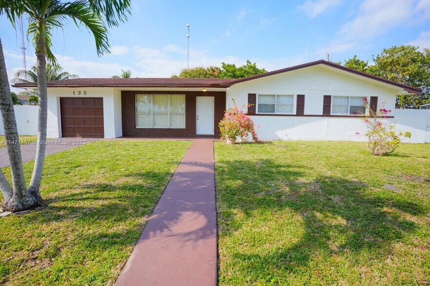 Primary Photo - 135 NW 208th St