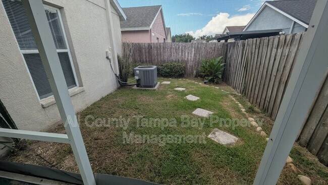 Building Photo - 6047 White Sails Dr