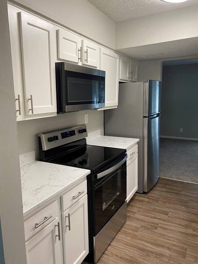 Building Photo - Huntley Ridge East